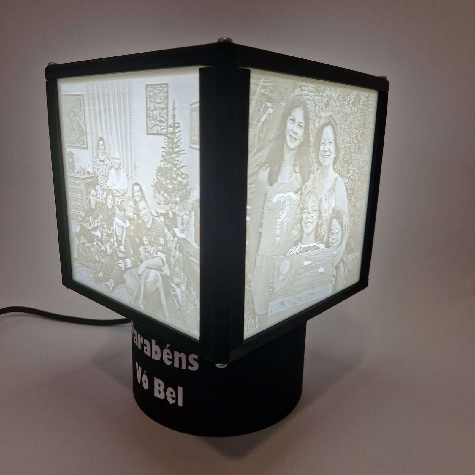 Candeeiro personalizável com 4 fotos