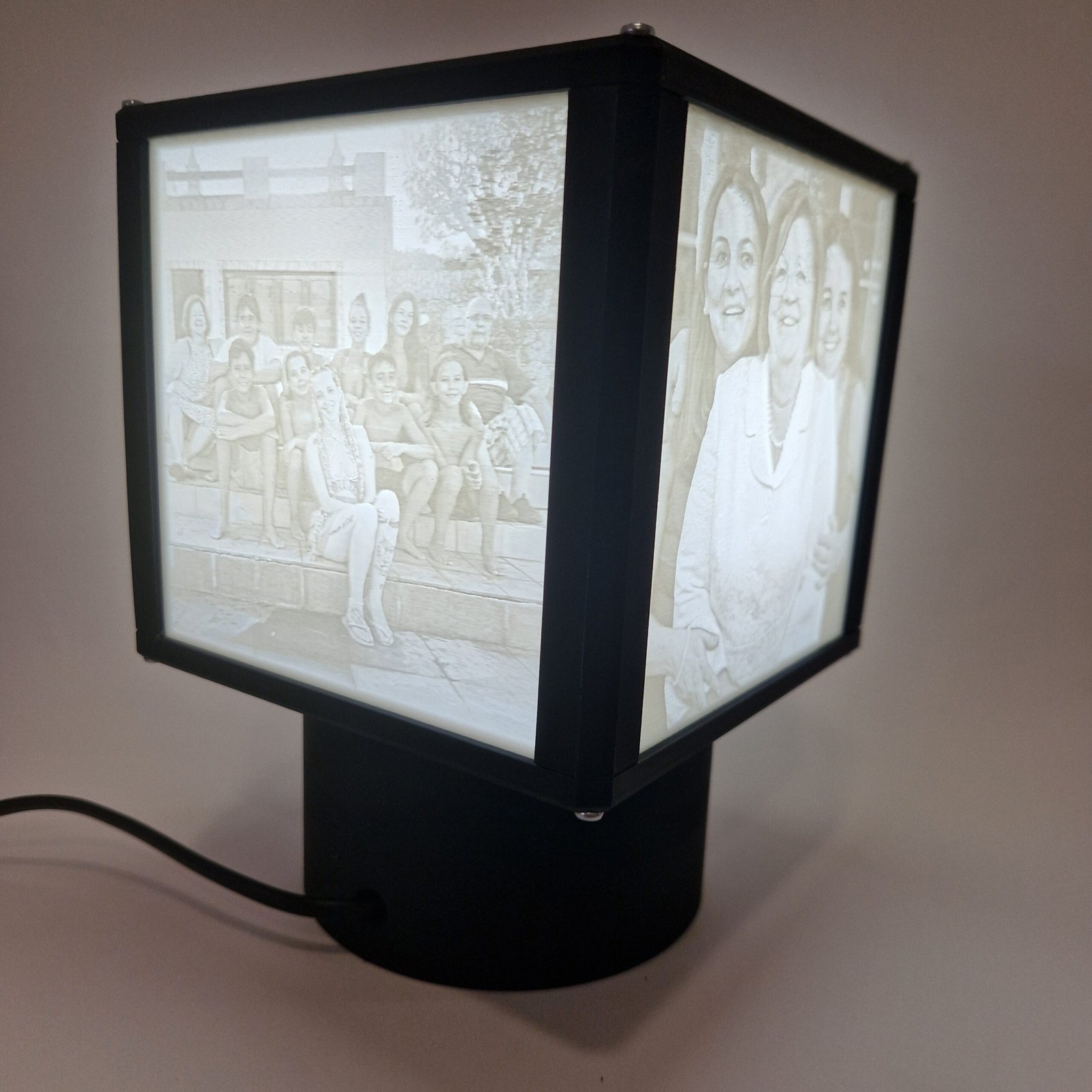 Candeeiro personalizável com 4 fotos